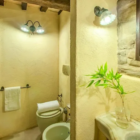 Casa Del Mandorlo 8, Emma Villa
