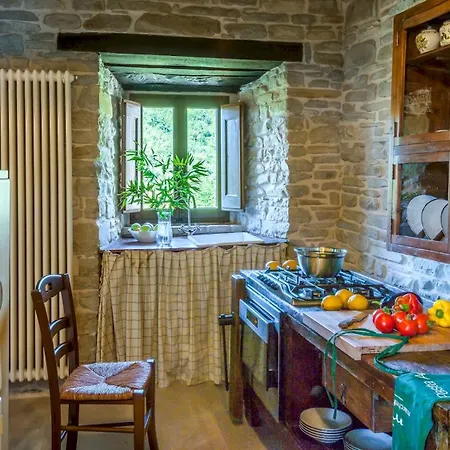 Casa Del Mandorlo 8, Emma Villa